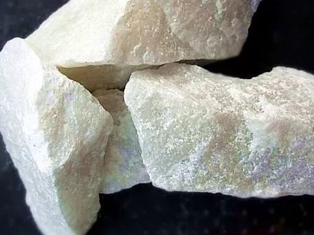 白云石加工不同磨粉細(xì)度選擇不同的磨粉機